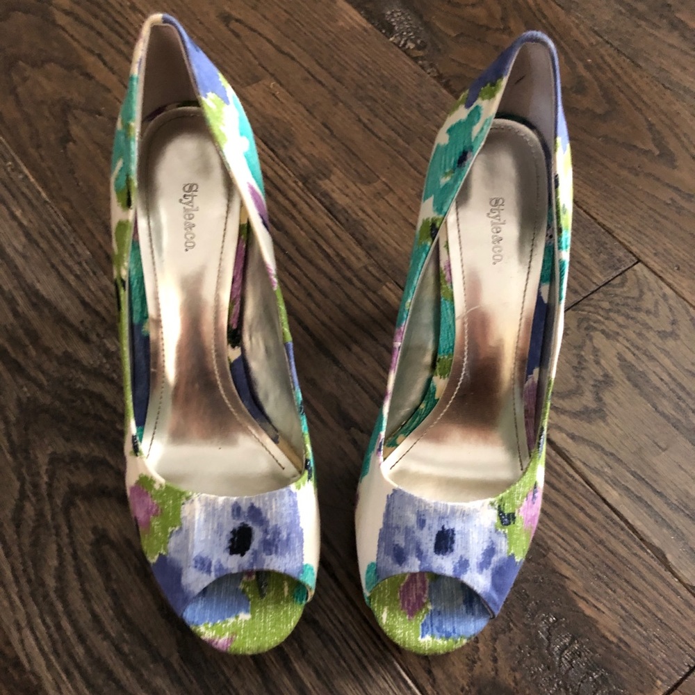 Floral heel